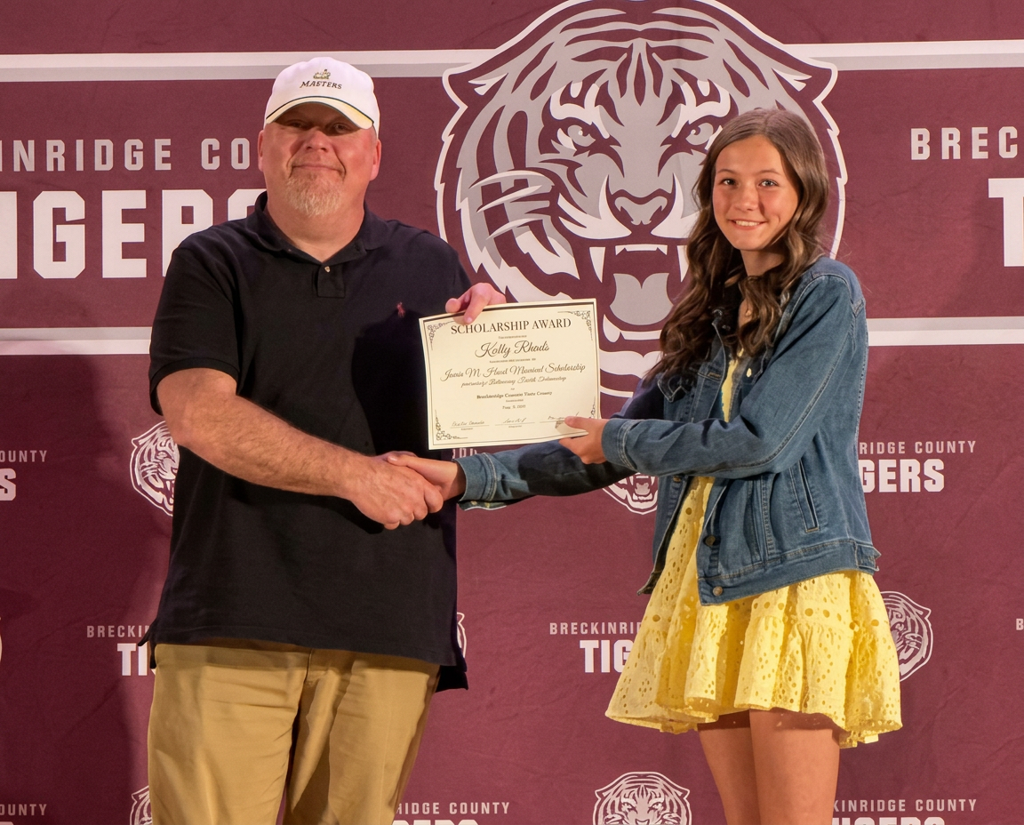 Kenley Rhodes receiving the 2026 Breckinridge Health Foundation Scholarship Award